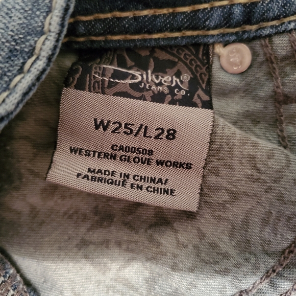 Silver Jeans Sam Boyfriend Distressed Capris - Picture 10 of 12